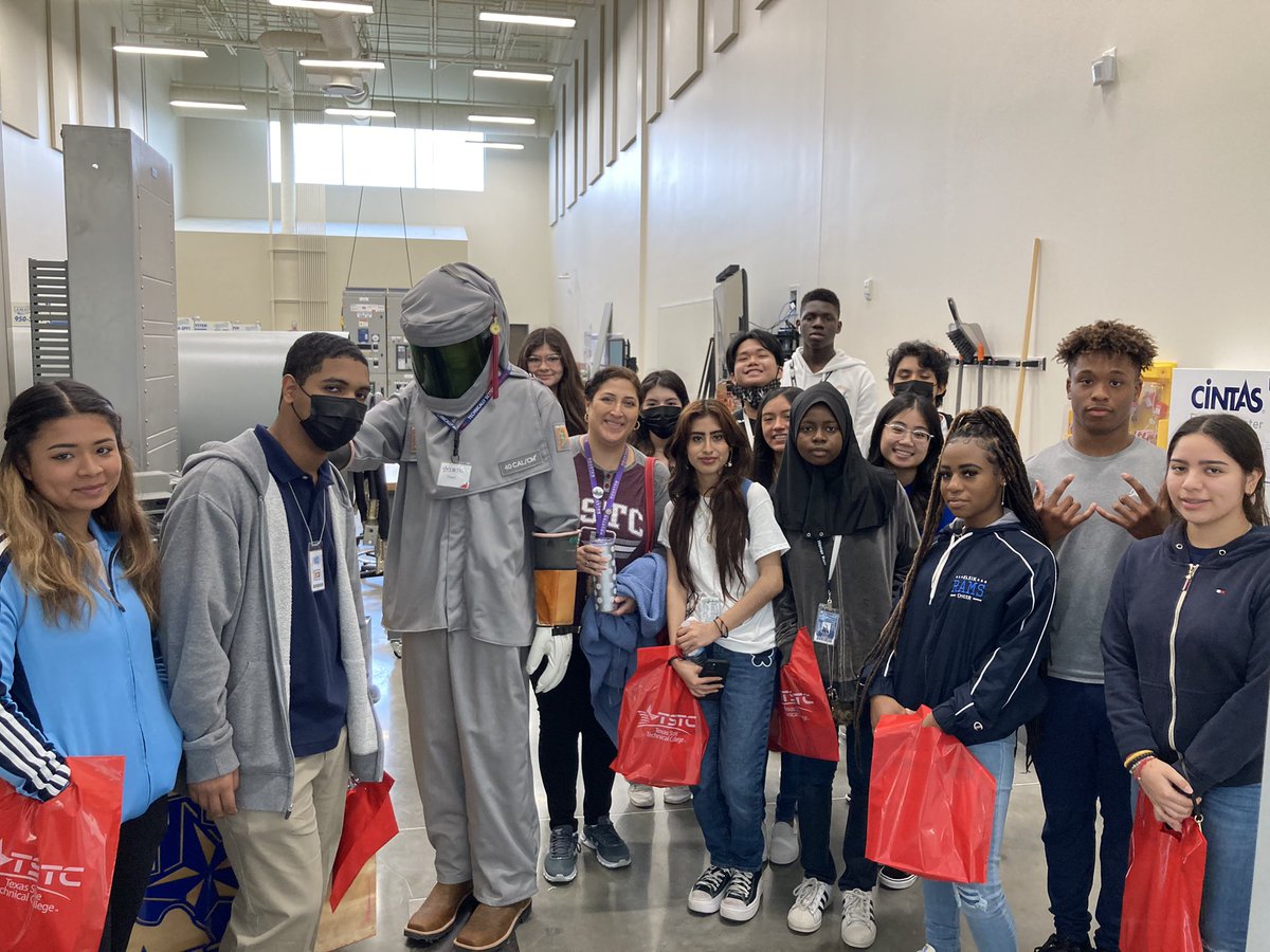 AliefCCC's tweet photo. Texas State Technical College (TSTC) Field Trip with Juniors and Seniors. @ElsikHighSchool @Elsikcounselors @TSTCFortBendCo https://t.co/9SimVS4W5e