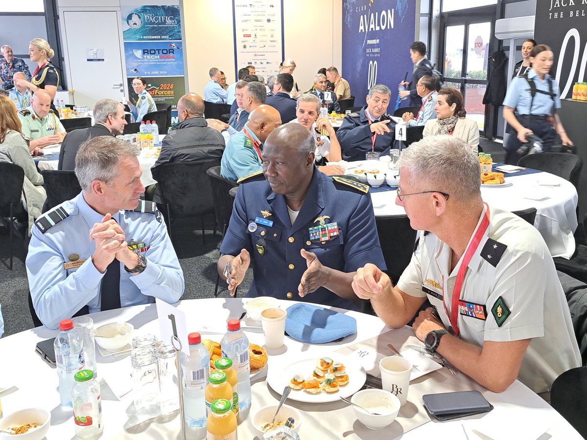 FranceAustralia's tweet photo. Good opportunity to discuss how to support #UN #peacekeeping operations and Pacific nations who provide blues helmets. @CAF_Australia, chief of RAAF, General Diop, military adviser to DPO in New York and BRIG Valery Putz, #COMSUP #FANC https://t.co/wWDNFJcUtE