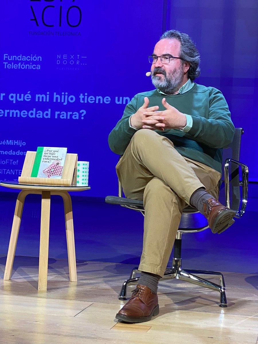 LluisMontoliu's tweet photo. El nuevo libro “¿Por qué mi hijo tiene una enfermedad rara?” publicado por @NextDoorPublish lo firmo con bolígrafo verde 🟢 y con un gomet en forma de estrella, ✳️ verde también, haciendo honor al excelente diseño de la cubierta de @exestudi 💚
Cada libro tiene su firma peculiar https://t.co/DmZmlkC8kS
