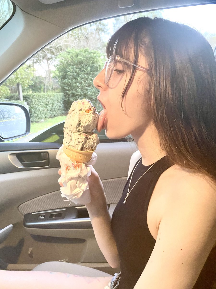Jasleigh 🦋 on Twitter: "I used to hate ice cream 🍦 🍨"