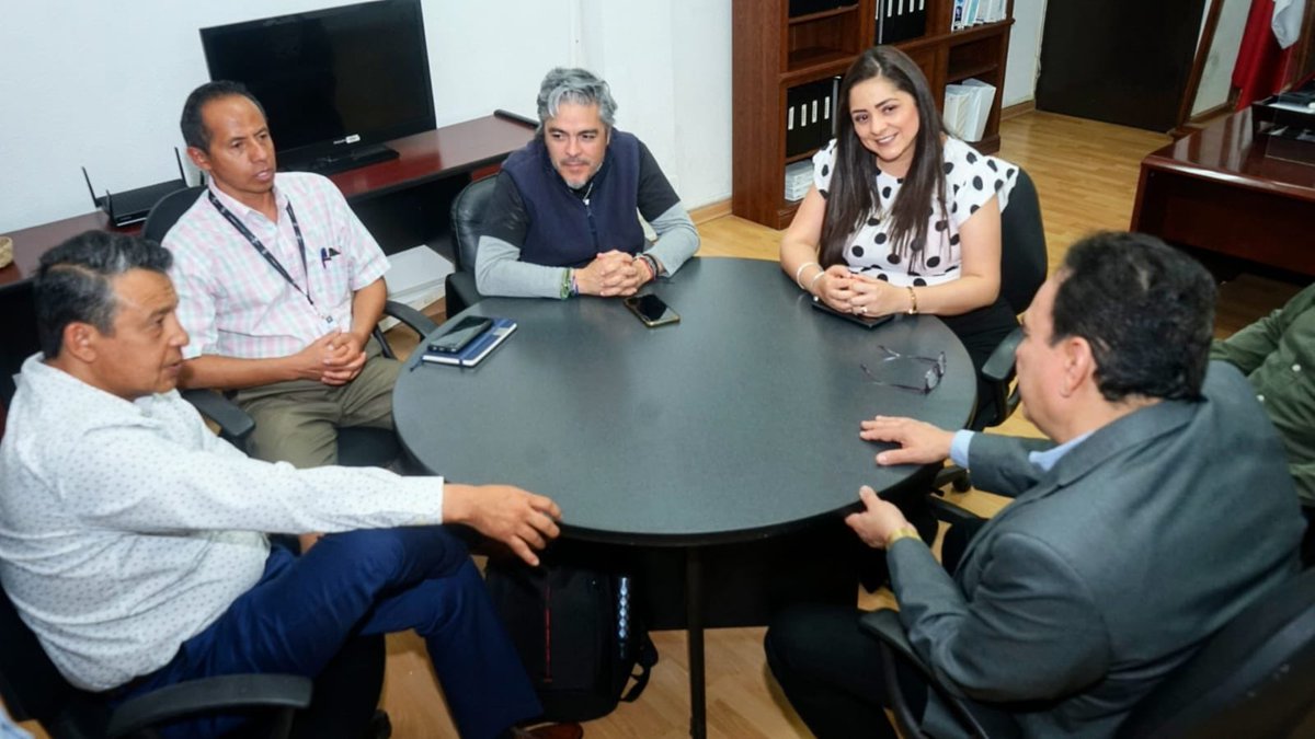 AlyGamboa's tweet photo. Agradezco muchísimo las atenciones de @Corrujedo_AMD Director de Aguas del Municipio, seguimos trabajando de manera coordinada desde la @SindicaturaDgo. https://t.co/p1YrGuLOvo