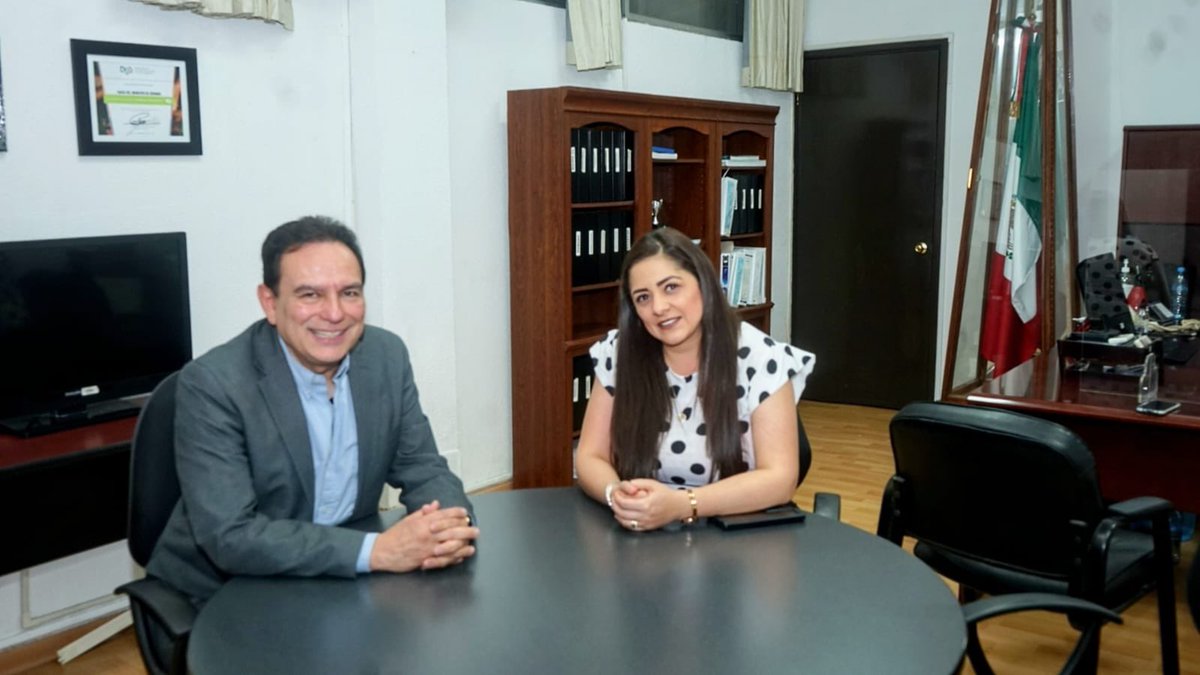 AlyGamboa's tweet photo. Agradezco muchísimo las atenciones de @Corrujedo_AMD Director de Aguas del Municipio, seguimos trabajando de manera coordinada desde la @SindicaturaDgo. https://t.co/p1YrGuLOvo