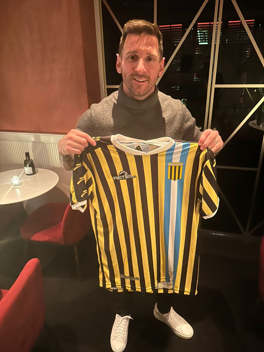 El mejor del mundo con la camiseta más linda 🐐🖤💛