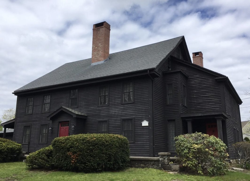 HauntFootsteps's tweet photo. In season 5, episode 5 of #KindredSpirits: Devil in Salem, the cast return to the #ProctorHouse in #PeabodyMA. #JohnProctor, who was executed for #witchcraft in the #1692 #SalemWitchTrials, never lived in the house. However, parts of his original home contribute to the structure. https://t.co/ppWJz9Vmdk