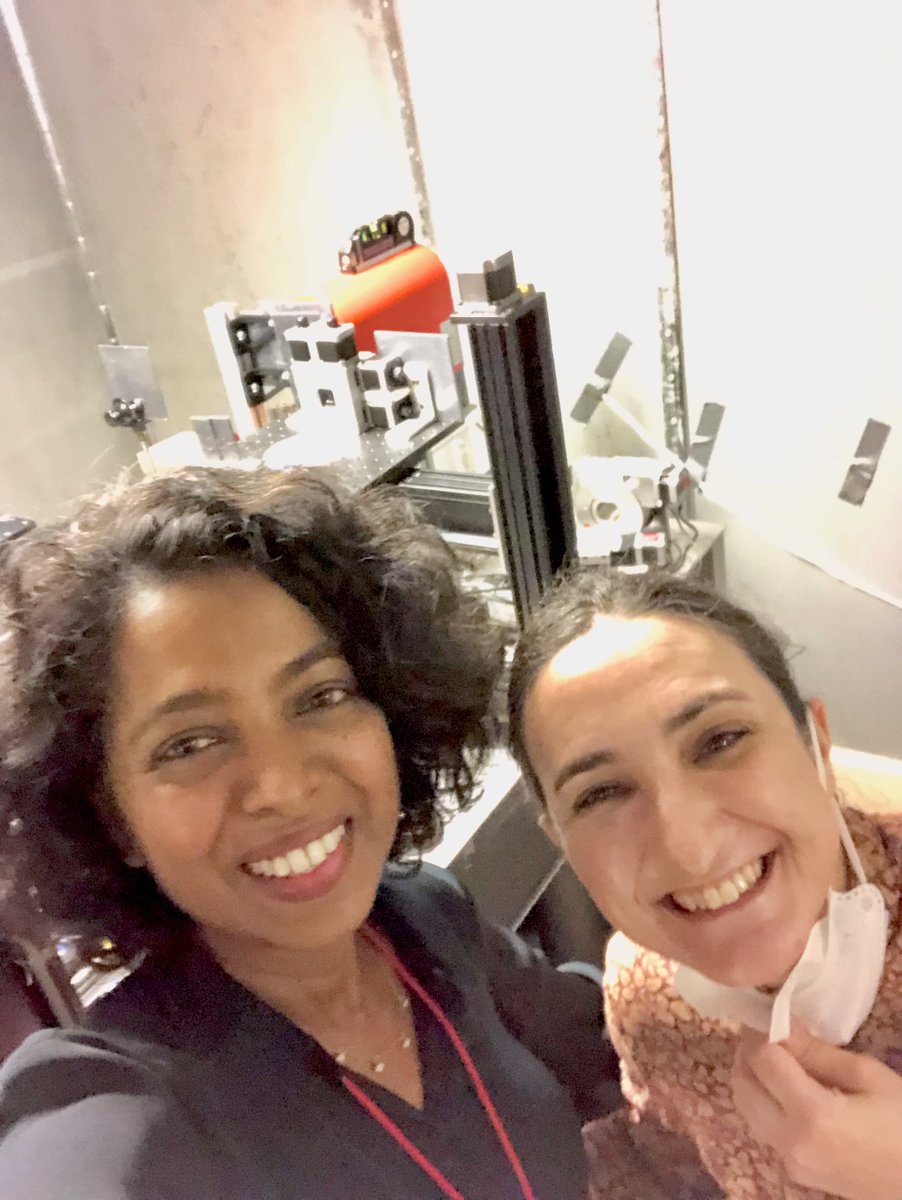 Great to have @ClariceDAiello
 @UCLAengineering visit us+chat #BioElectromagnetism #QuantumBiology. Posing in front of my benchtop x-ray optics setup #phaseImaging #SinglePhotonDetection. @UHPhysics @UHEngineering @EngWomen @WomenInPhys @WomenInOptics