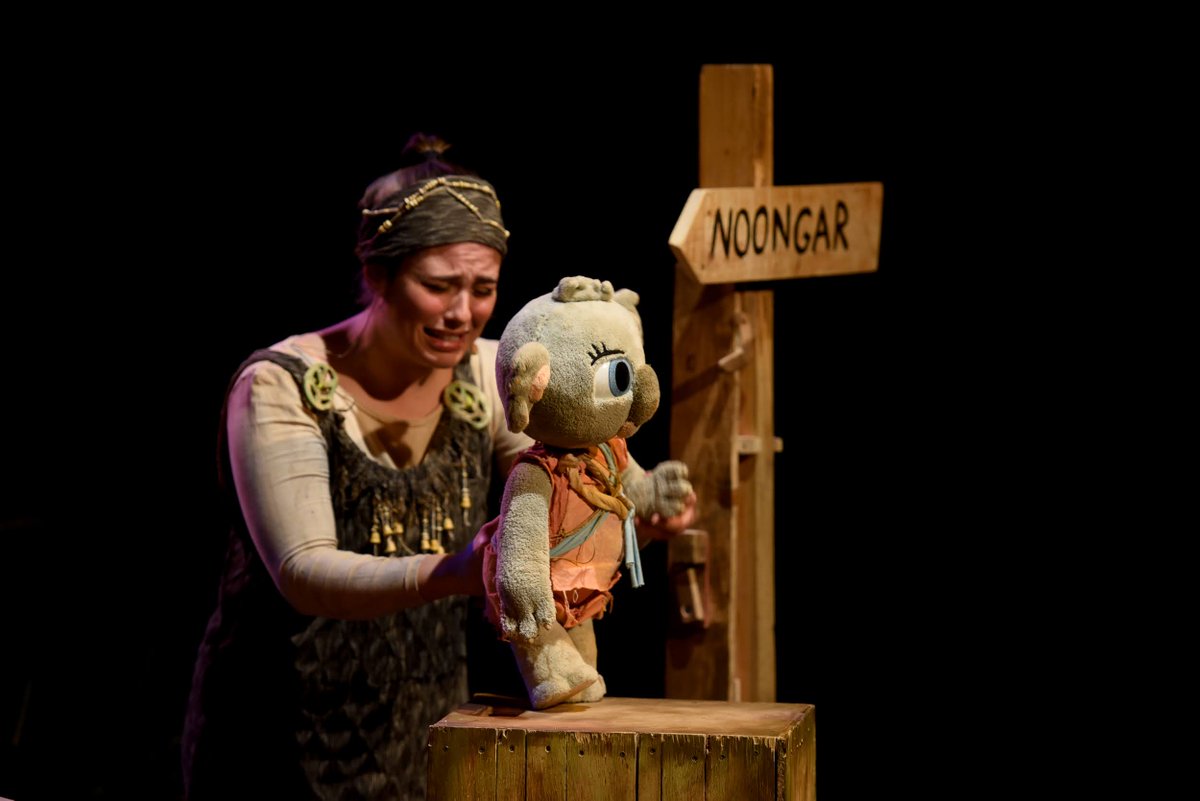FETEN_Gijon's tweet photo. Os presentamos a Bunji, la pequeña koala de FESTUC TEATRE que ha hecho hoy parada en #FETEN2023 @Culturagijon https://t.co/qHP87Z7qcr