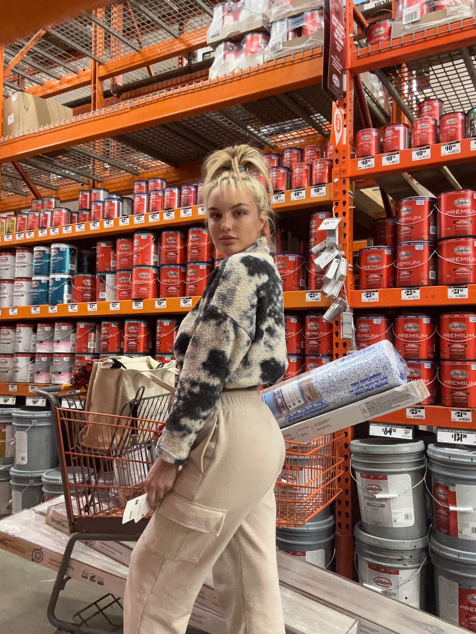 grace holland🐰 on Twitter: "i have to be the hottest girl in home depot