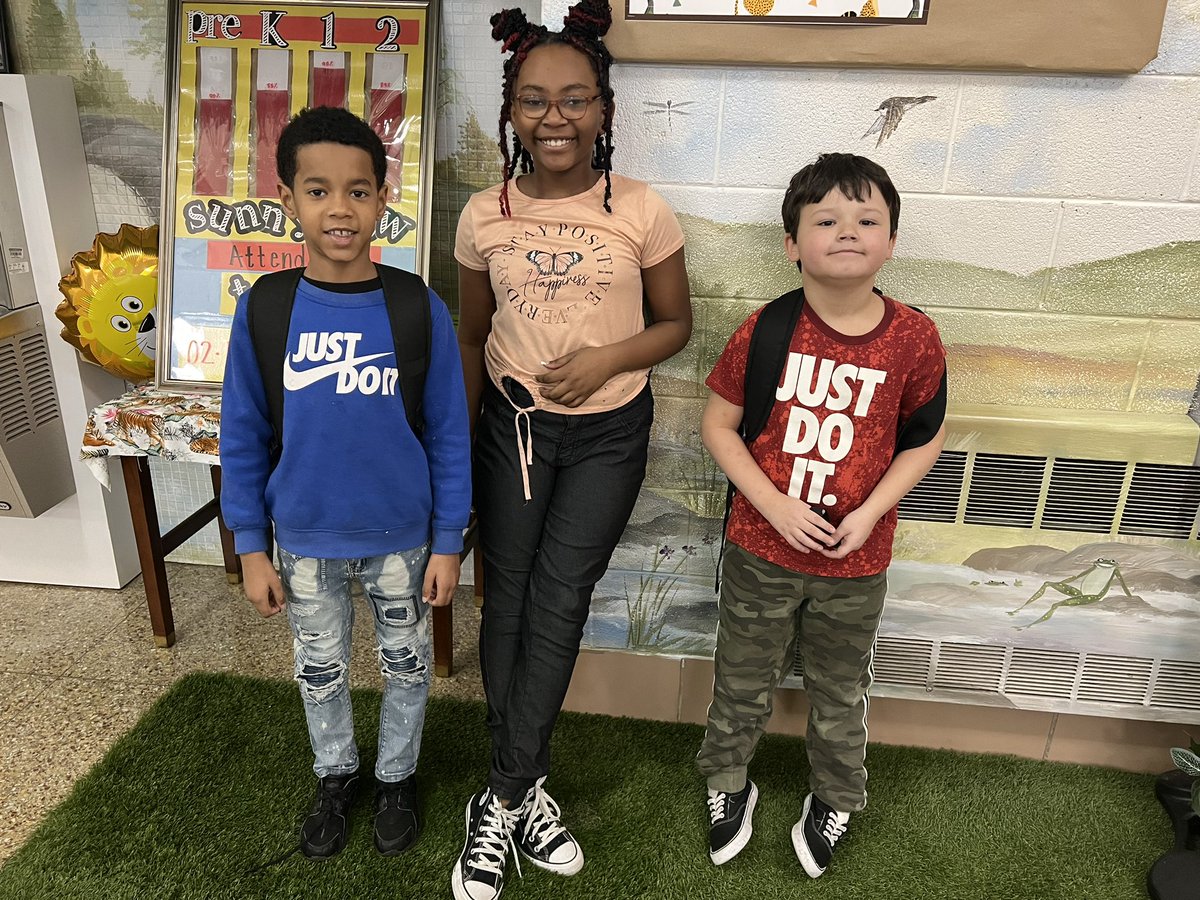 sunnyviewp's tweet photo. Read Across America day #2 was “Read My Shirt” day.  We wore shirts others could read. #TigersRead https://t.co/pKPDXfCKaR