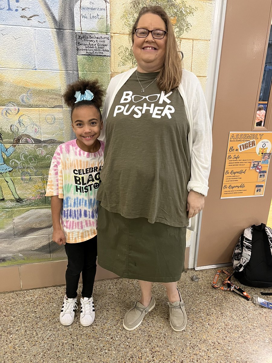 sunnyviewp's tweet photo. Read Across America day #2 was “Read My Shirt” day.  We wore shirts others could read. #TigersRead https://t.co/pKPDXfCKaR