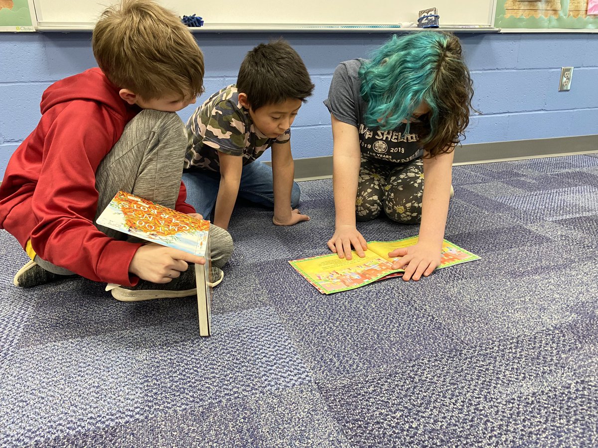 mrscrystalbell's tweet photo. Buddy reading with some awesome 1st graders today! ๐#lakeviewvikes #SCRAA @lisa_paben @ShellCreekVikes https://t.co/QZVqeuVC7U