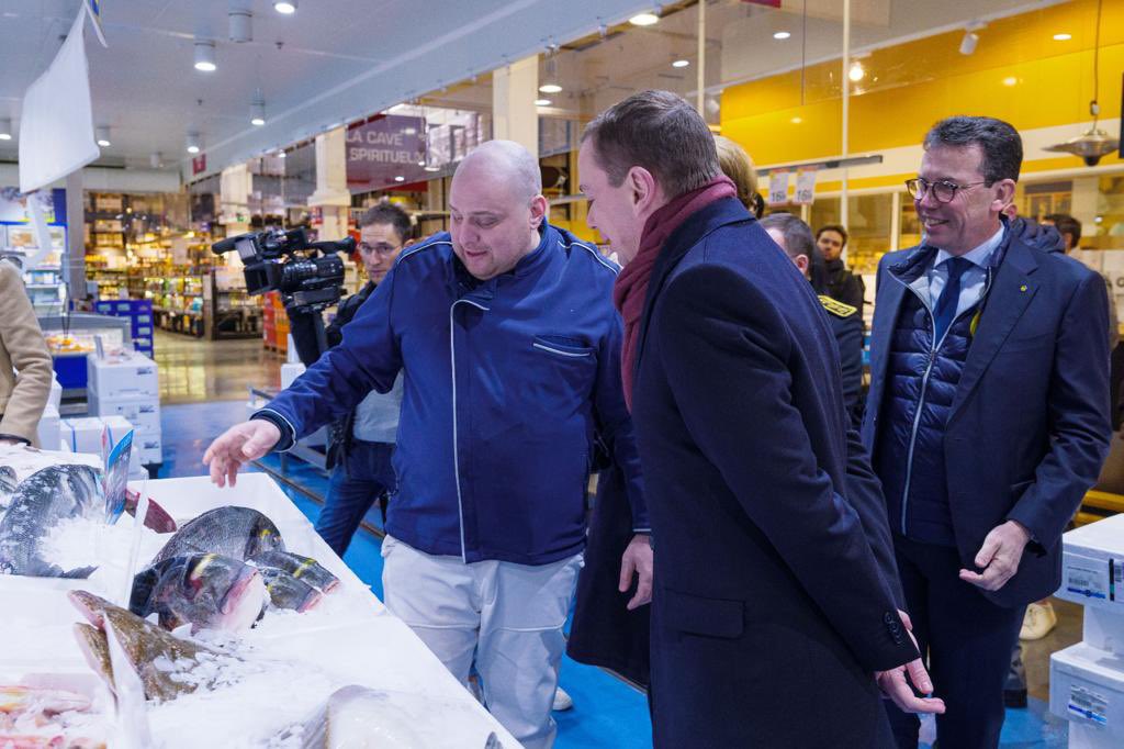 PeltierPascal's tweet photo. Honoré de la visite ce matin à METRO de Nanterre, d’@olivierdussopt Ministre du Travail. L’occasion de lui partager les particularités de notre métier de grossiste au service des restaurateurs du pays et nos actions sociales en terme de partage de la valeur https://t.co/4dj8w3v7Wl