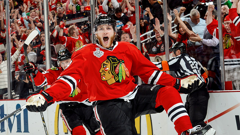 ChiSportsDay's tweet photo. The last playoff game Patrick Kane played 𝗶𝗻 𝗳𝗿𝗼𝗻𝘁 𝗼𝗳 𝗳𝗮𝗻𝘀 was 2,140 days ago (April 20, 2017).

I HATE to see him go, but he deserves this. https://t.co/zA6eLBAySk