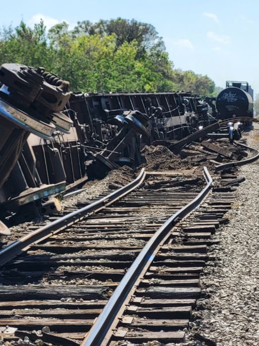 WFLABrittany's tweet photo. Southern Manatee Fire Rescue on scene of a 6 car train derailment near  Sarasota Bradenton County line. No injuries reported. One tanker carrying 30,000 gallons of propane has rolled off the tracks. LIVE reports from scene starting at 4 on @wfla. 📷: SMFR https://t.co/opWujlqFBJ https://t.co/DbHWJcRZ5W