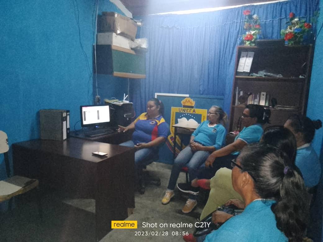 Unefa_Barinas's tweet photo. Personal de la UNEFA Extensión Sabaneta del #NúcleoBarinas se reunieron para la visualización de vídeos relacionados a los acontecimientos del "Carazazo" y realizar un Conversatorio sobre el curso histórico que tomó Venezuela a raiz de estos hechos @Unefa_VEN @Educacion_MPPD https://t.co/dLuEWTLwgu