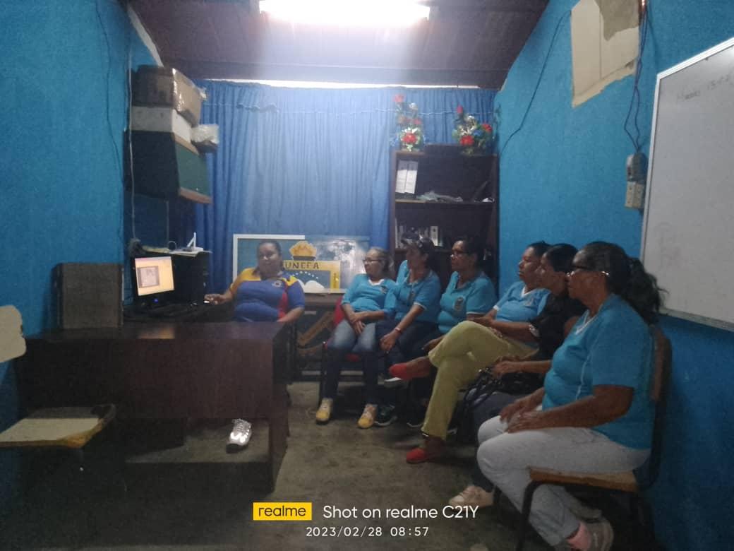 Unefa_Barinas's tweet photo. Personal de la UNEFA Extensión Sabaneta del #NúcleoBarinas se reunieron para la visualización de vídeos relacionados a los acontecimientos del "Carazazo" y realizar un Conversatorio sobre el curso histórico que tomó Venezuela a raiz de estos hechos @Unefa_VEN @Educacion_MPPD https://t.co/dLuEWTLwgu