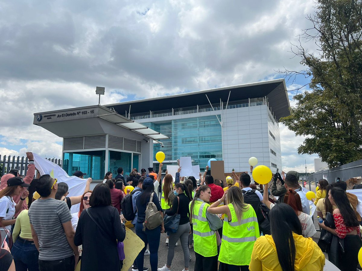 ITF_Americas's tweet photo. #Colombia🇨🇴Nuestra solidaridad con los 5k trabajadores/as de @vivaaircol que anunció la suspensión de sus operaciones y demandamos al @MintransporteCo, @AerocivilCol y @MintrabajoCol que prioricen los derechos laborales por encima de los intereses económicos y políticos #SomosITF https://t.co/h9RXCQBeVL