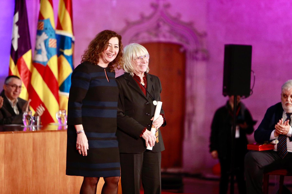 GarridoMercedes's tweet photo. Emoció als #PremisRamonLlull i #MedallesOr de les #IllesBalears, que enguany celebram els #40anysEstatut.
Garantia d’oportunitats, de progrés i de justícia social per assegurar els drets, la preservació i el finançament per a les nostres illes.
Molts d’anys i enhorabona 👏🏻 https://t.co/s4FwQ0e78I