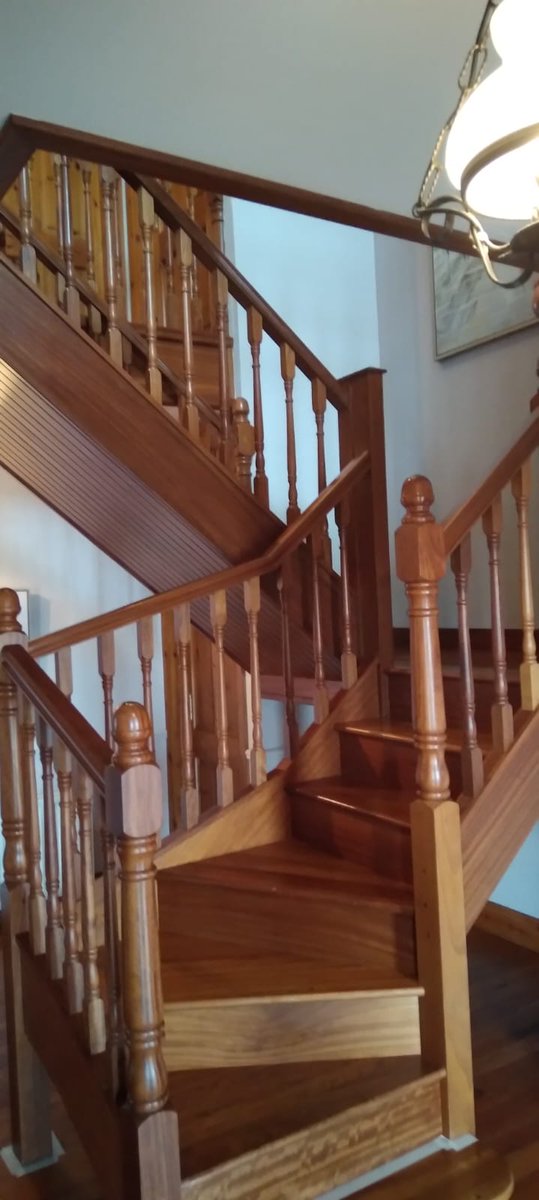 ClothesParty2U's tweet photo. @Paint_Your_Home Teak stairs #handpainted in #Colourtrend French White https://t.co/mguc7jFqyW