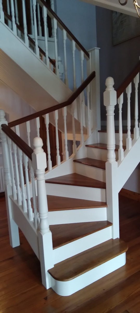 ClothesParty2U's tweet photo. @Paint_Your_Home Teak stairs #handpainted in #Colourtrend French White https://t.co/mguc7jFqyW