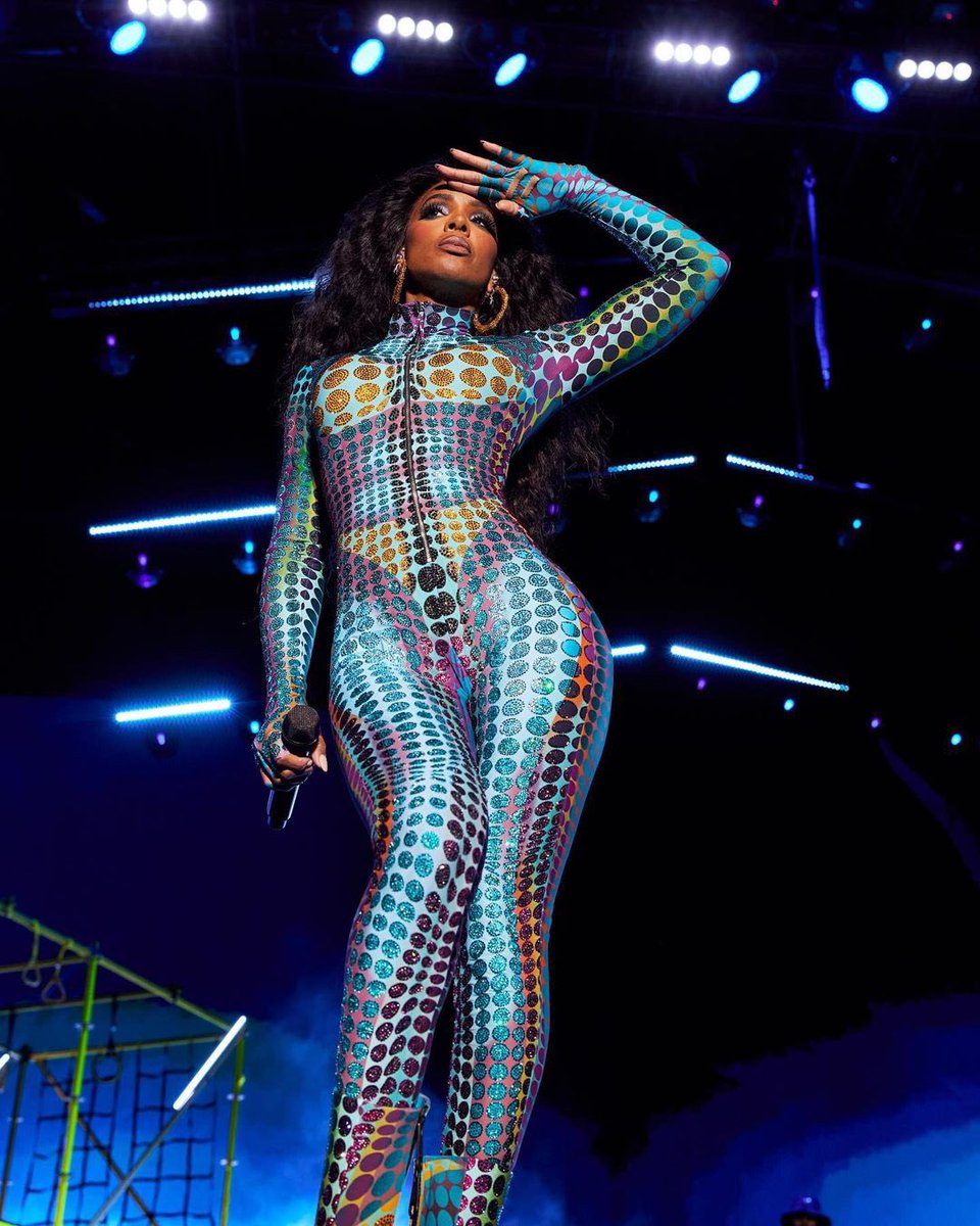 KELLYROWLAND's tweet photo. ❤️🧡💛💚💙💜 @SydWorldPride https://t.co/7THA0Sdghf