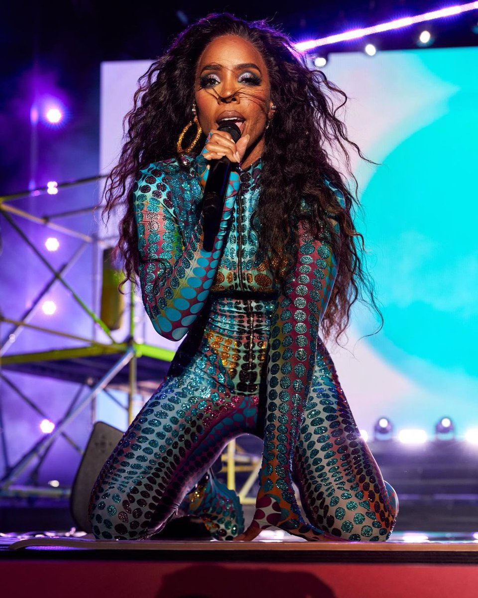 KELLYROWLAND's tweet photo. ❤️🧡💛💚💙💜 @SydWorldPride https://t.co/7THA0Sdghf