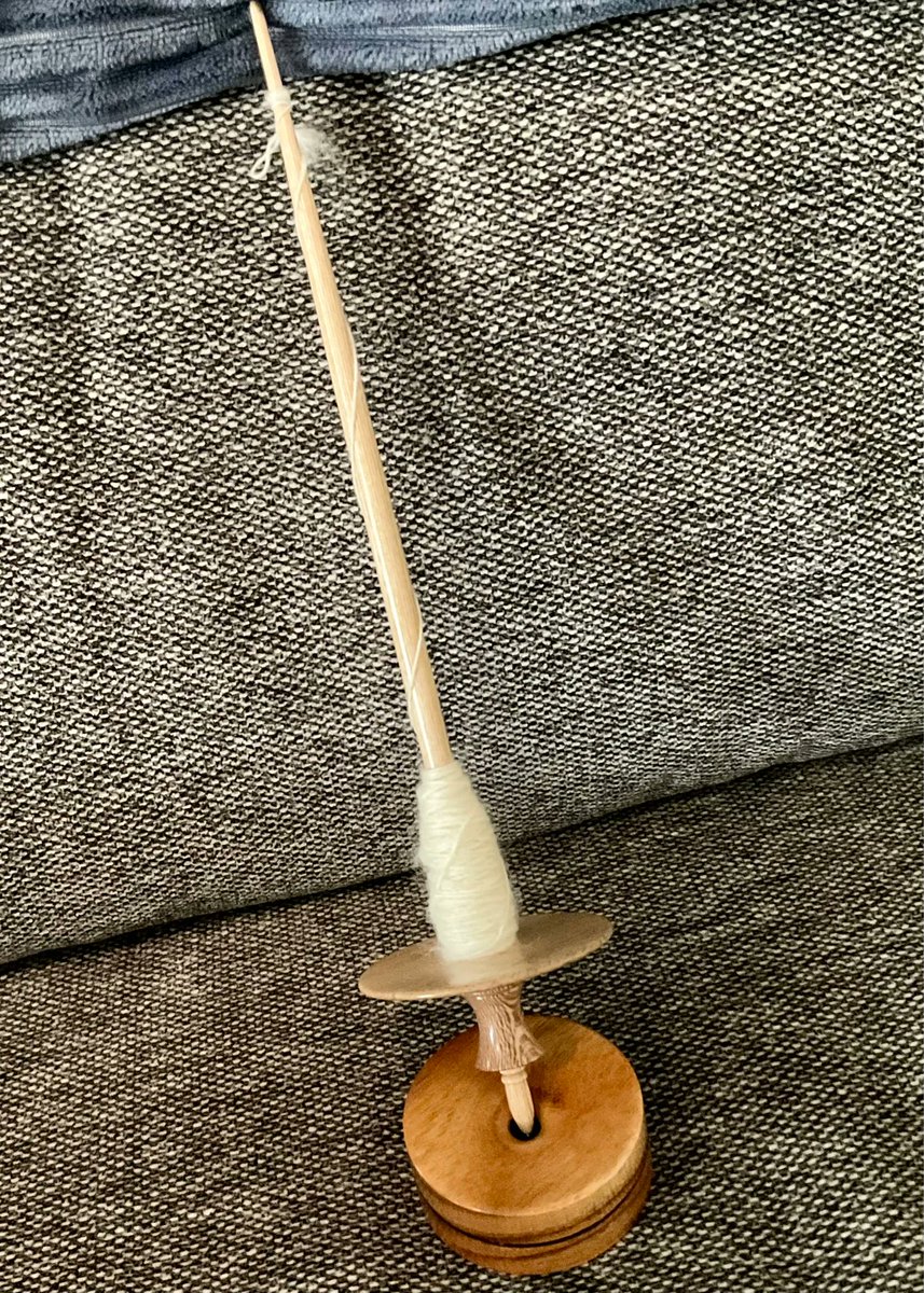 EzekiellPlays's tweet image. Behold my new gossamer support spindle & support bowl, made by local Australian artisan The Spindle Shop.
First time using a support spindle, so the yarn is a bit lumpy, but I can see me enjoying spinning supported.
#spinning #yarn #spindle #wool