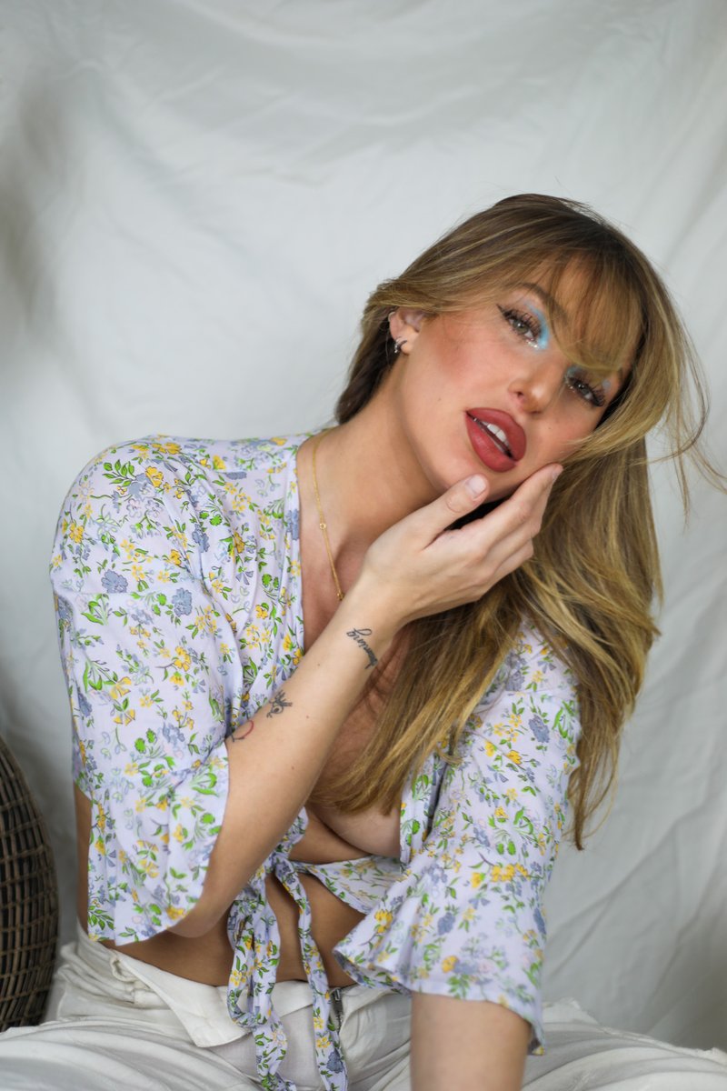 viewsfromvenice's tweet photo. Never not posting pictures from this shoot <3 https://t.co/O5VNMJcTQd