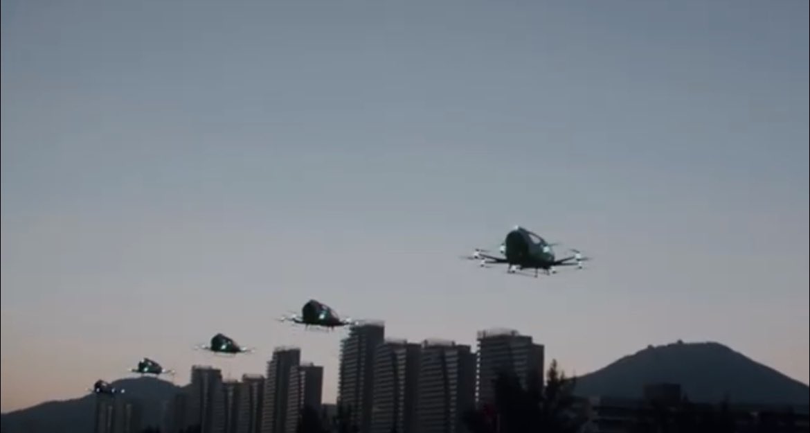 🌃 🛸 🛸 🛸 

Beautifull remix 🎶  by
<a href="/RobinBirdORG/">RBO | Robin Bird Organization</a> ❤️

Welcome in the future 🤩

Pilotless @Ehang is revolutionizing aerial passenger transportation

youtu.be/VfwWpYERcuE

#EH #eVTOL #airtaxi #innovation #WorldFirst #TechInnovation #aviation #drones #Smartcity