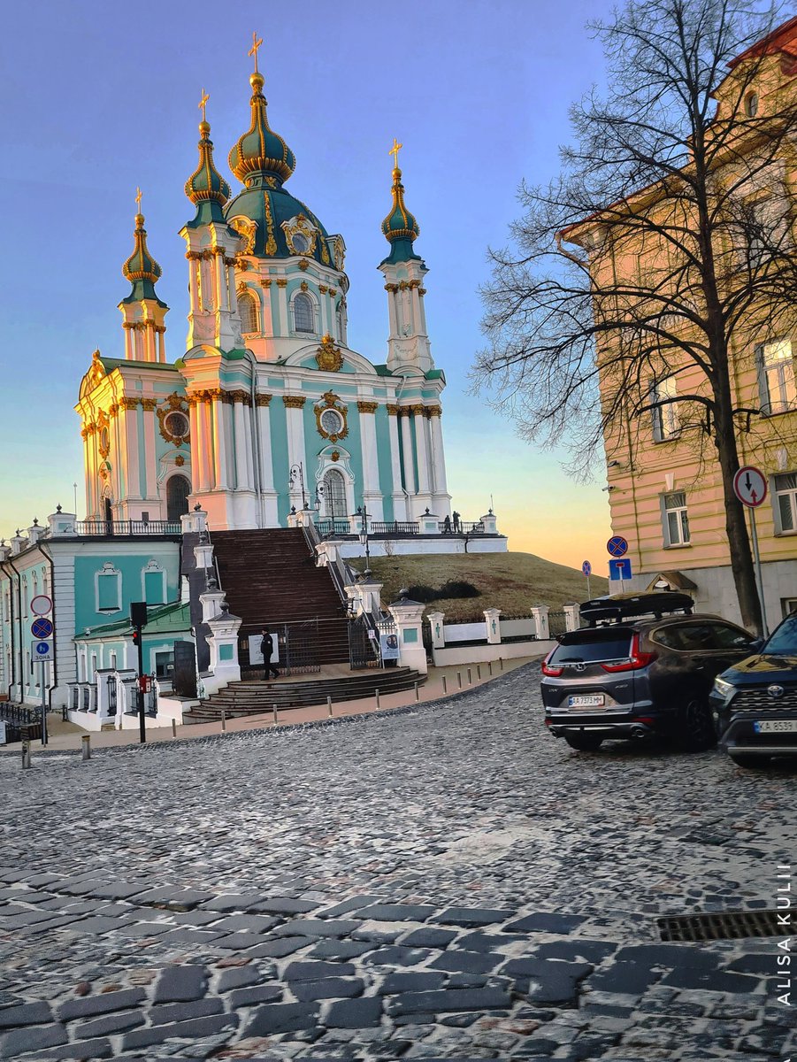 alisakulii's tweet photo. Київ. Вечір. Україна пережила найважчу з зим 💪 #StandWithUkraine #Kyiv #Ukraine https://t.co/l4eq9tbY7V