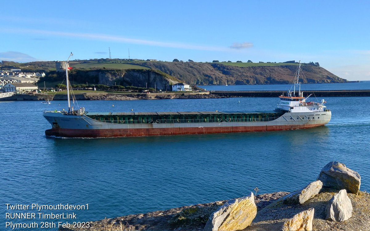 PlymouthDevon1's tweet photo. The RUNNER Timberlink vessel, sailing past Mount Batten pier, inbound to Cattewater Plymouth this afternoon. #Timberlink #RUNNER #Plymouth #Timber #BritainsOceanCity #Cattewater #PlymouthPort #LiquidHighway #shipping https://t.co/uIk3yOQdGk