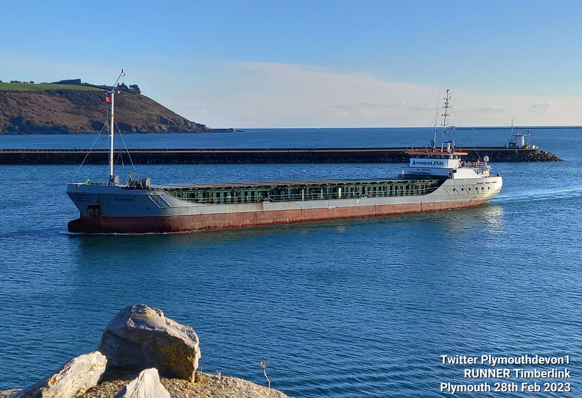 PlymouthDevon1's tweet photo. The RUNNER Timberlink vessel, sailing past Mount Batten pier, inbound to Cattewater Plymouth this afternoon. #Timberlink #RUNNER #Plymouth #Timber #BritainsOceanCity #Cattewater #PlymouthPort #LiquidHighway #shipping https://t.co/uIk3yOQdGk