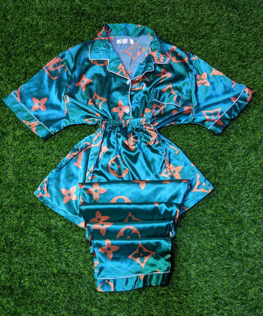 kwiftimarket's tweet photo. NIGHTDRESS. 
Available on Kwifti_market 👇 
https://t.co/cKMEQvAlRZ https://t.co/TxDZL8HIh8