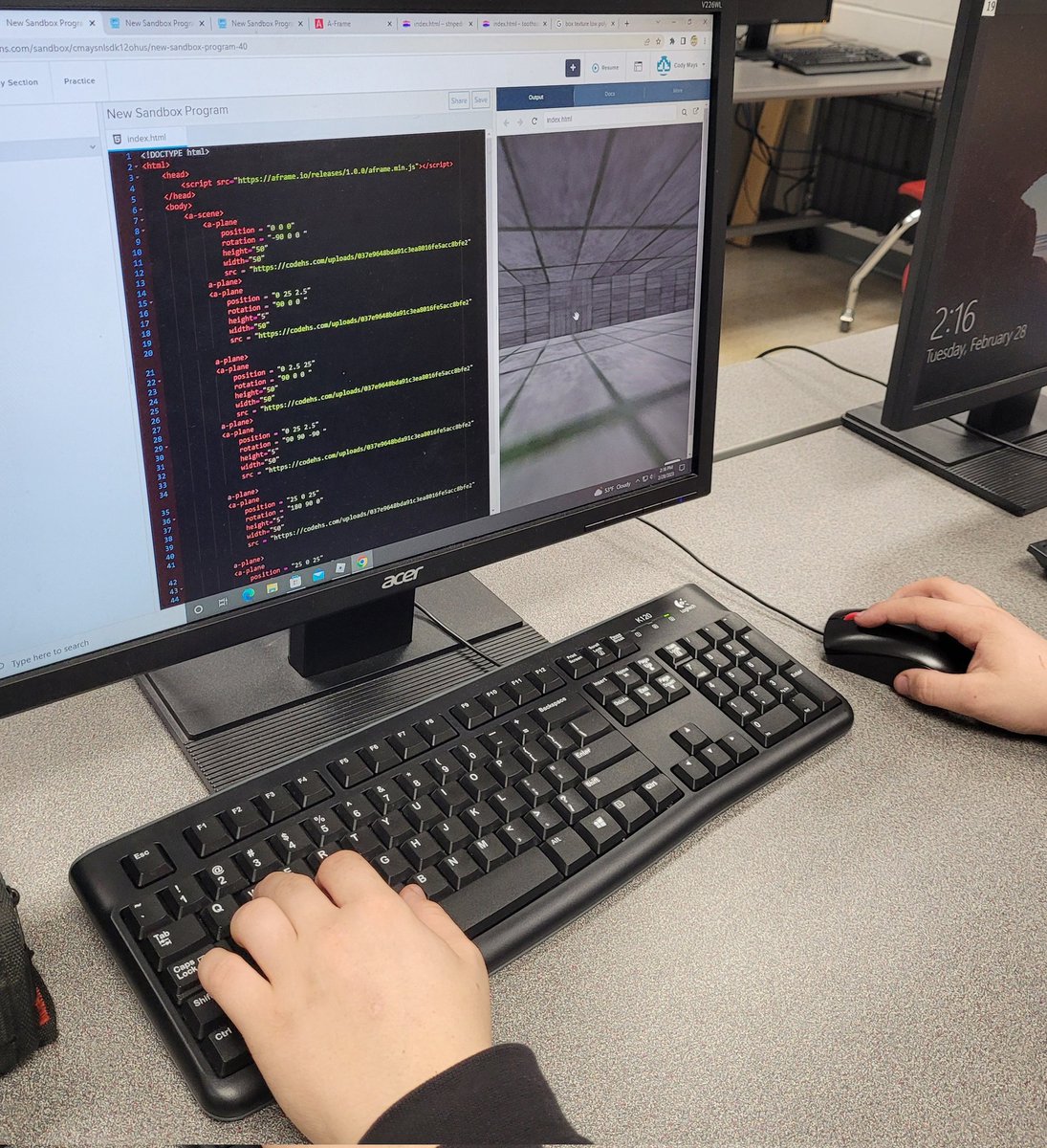 tHill_Tech's tweet photo. Programing VR games in Game Design!
#LearningAndHavingFunSHS https://t.co/MwM1tPOl14