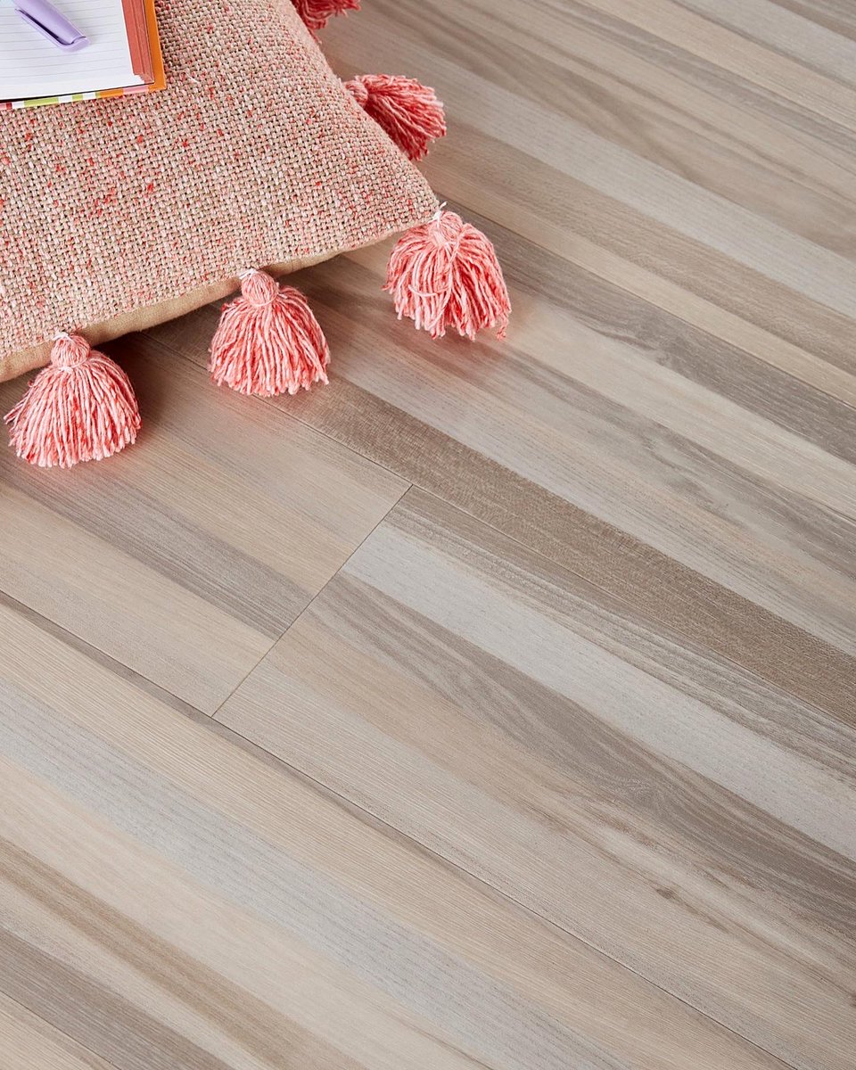 _floorandmore_'s tweet image. Stunning looks, and seamless installation. With a mix of live, rift and plain sawn-cut Dutch oak designs in multiple tones,  Explore More #PERGO Vinyl Flooring options by visit our showroom!

#floorandmore #sandiego #flooring #vinylflooring