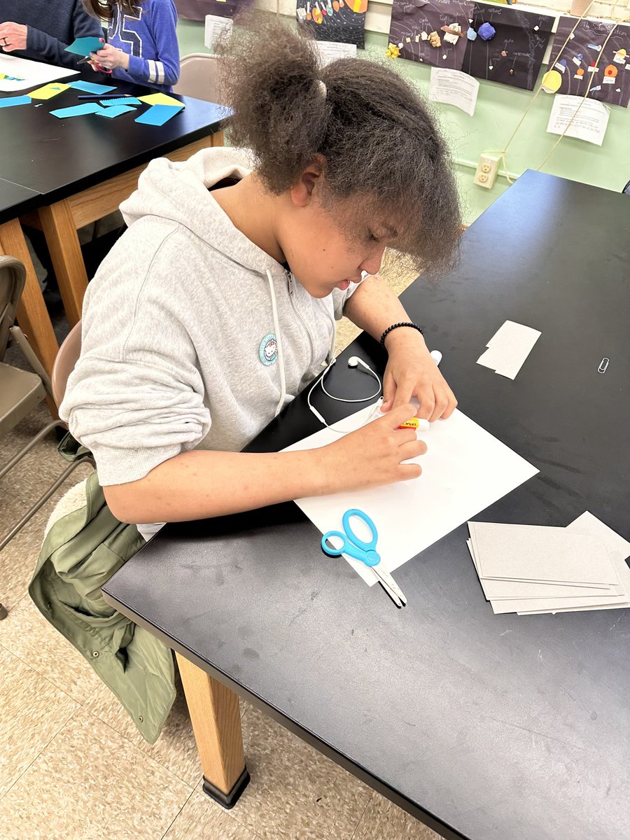 Family workshop #abstractart #familyconnections <a href="/DrMarionWilson/">Dr. Marion Wilson</a> <a href="/CChavezD31/">Christine Chavez</a> <a href="/CSD31SI/">CSD31StatenIsland</a>