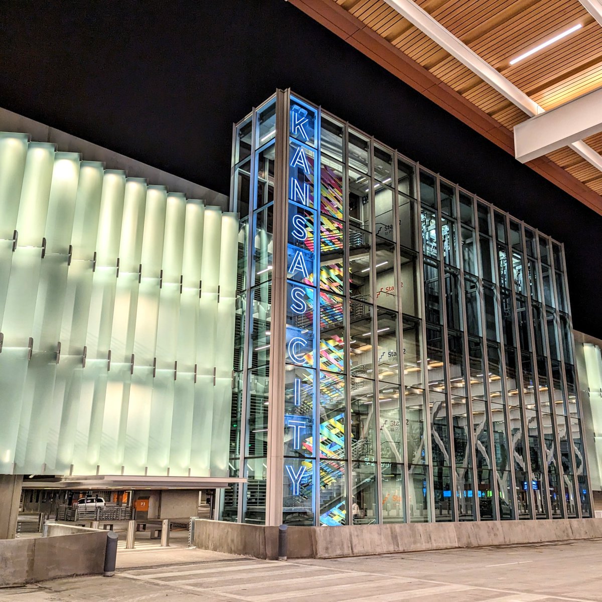 TornLabelKC's tweet photo. New airport, who dis? ✈️ We’re so excited that Torn Label is available on draft and in cans at 12 different spots in the new KC airport terminal, including BBQ To Go, Beer Tasting Lounge, Leagues, Made in KC, Soiree, Urban Cafe, and more!
📸: Timothy Kramps (@beertheist) https://t.co/MAsTHmKslm