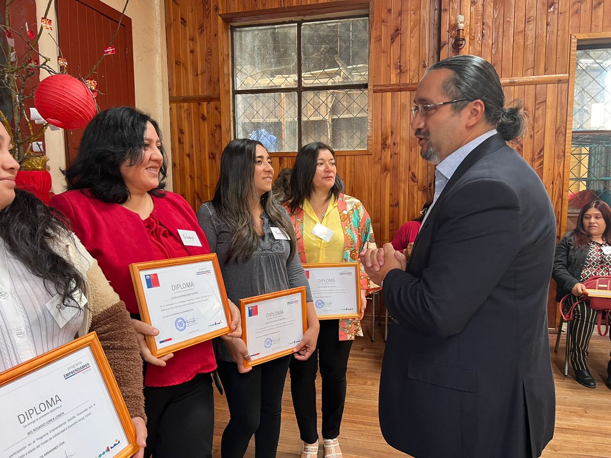 DPPRanco's tweet photo. Para dar cuenta de la capacidad de emprendimiento y empuje de las mujeres🙋🏻♀️👩🏻🌾 del Ranco, el @DPPRanco @DppAlejandrorc encabezó en #LaUnión, certificación del programa Emprendamos Semilla de @FOSIS_LosRios #CesarFuentes @V_Huaiquimilla
@EnergiaLosRios @munilaunion @corelosrios https://t.co/yxyRglbnFz