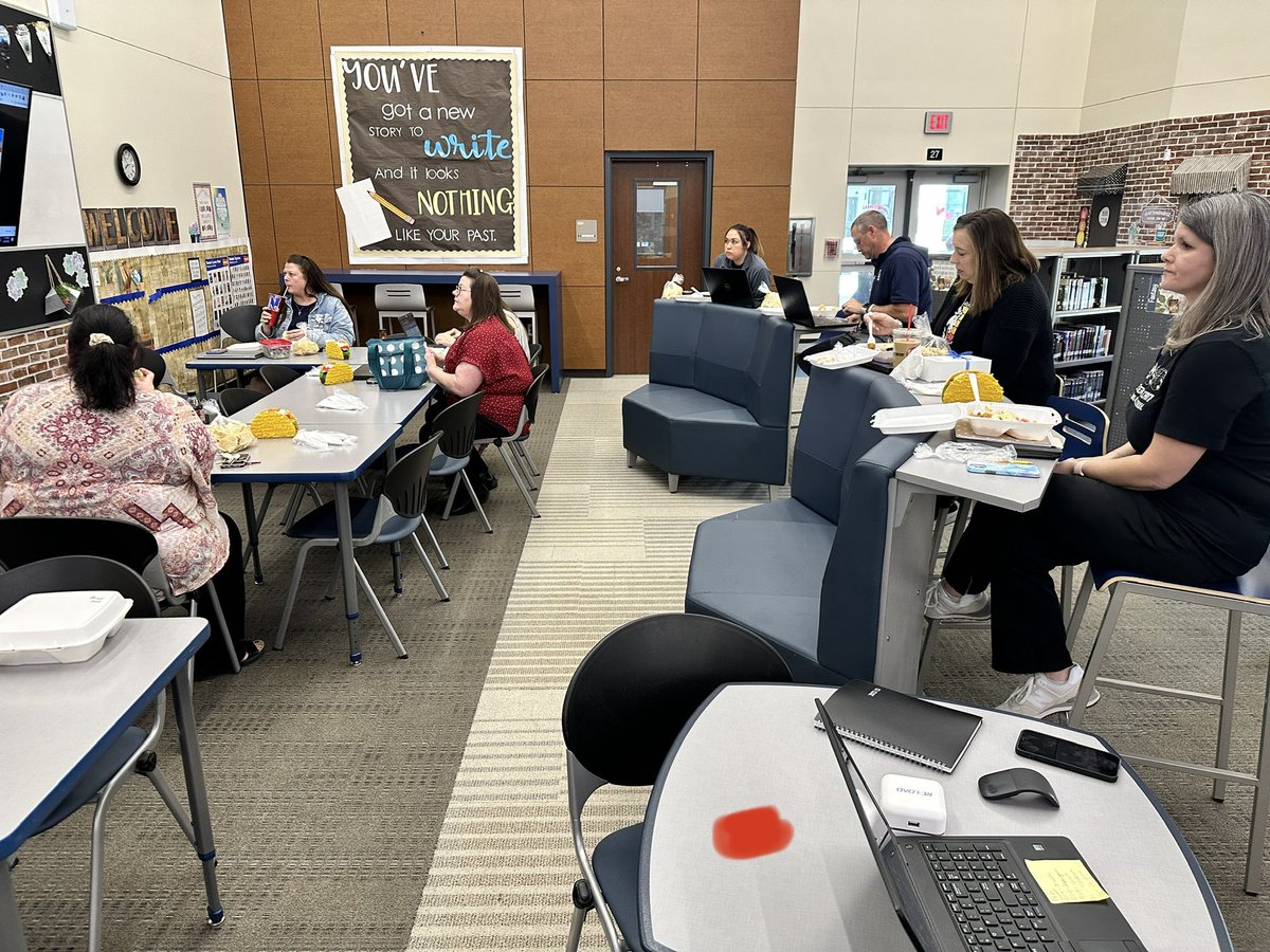 ReneEgle's tweet image. Q3 Tacos &amp;amp; #TechBytes @LeoAdamsMS - Leveraging the #Chromebook for Differentiation. #edtech #nisdit @berumen_ams &amp;amp; thank you Don Taco!!! @MatriceRaven