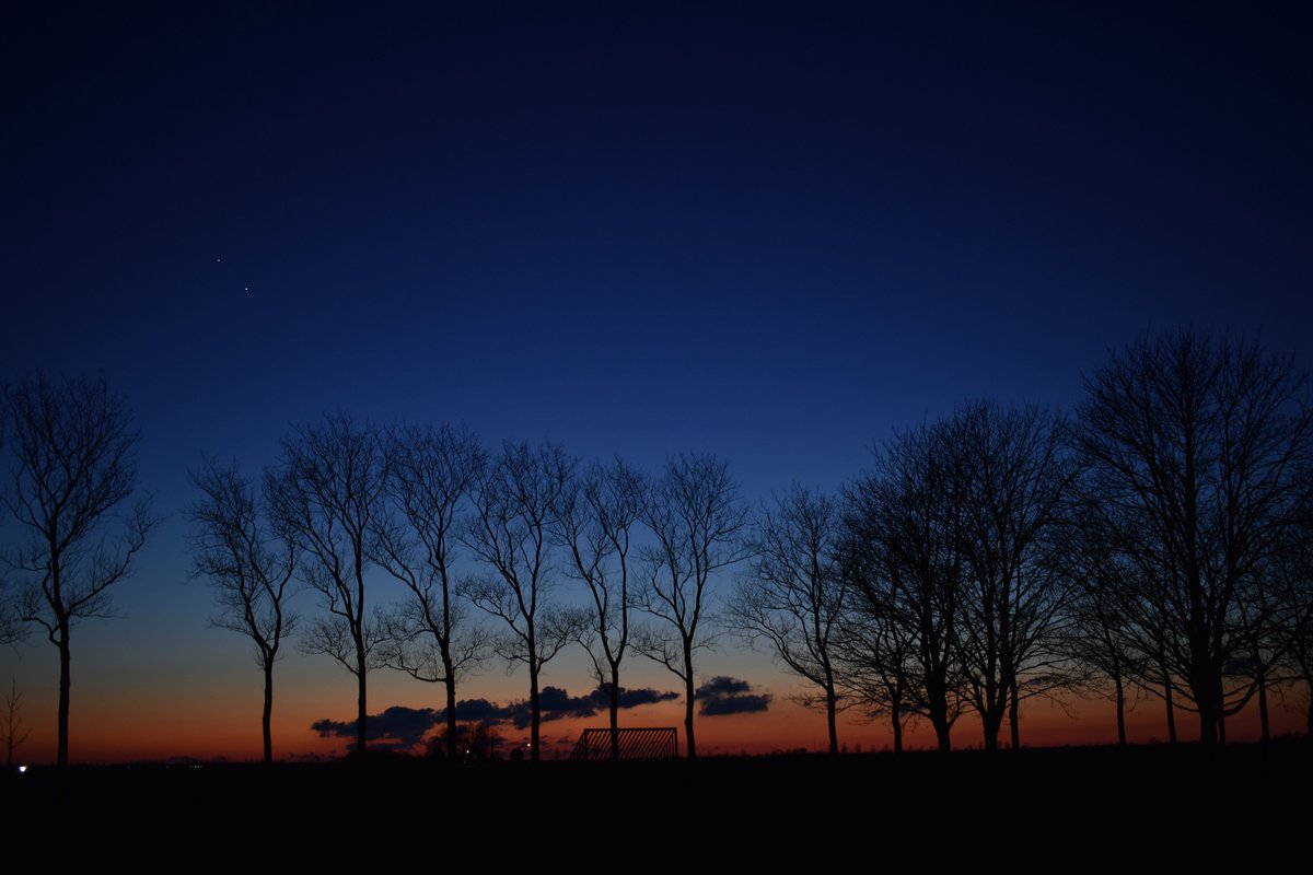 Cold but nice sunset in Brouwershaven, The Netherlands with Jupiter and Venus <a href="/spann/">James Spann</a> <a href="/EarthandClouds/">Earth and Clouds</a> <a href="/helgavanleur/">Helga van Leur ☀</a> <a href="/PIXZeeland/">PIXZeeland</a> <a href="/B_Ubiquitous/">iTweetThere4iAM</a> <a href="/pzcredactie/">PZC</a> <a href="/omroepzeeland/">Omroep Zeeland</a> #Sunset #Zonsondergang #Zeeland