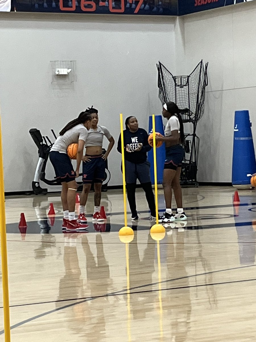 RebsWBB_rec's tweet image. Group work today #WeDevelop #ComeToTheSip