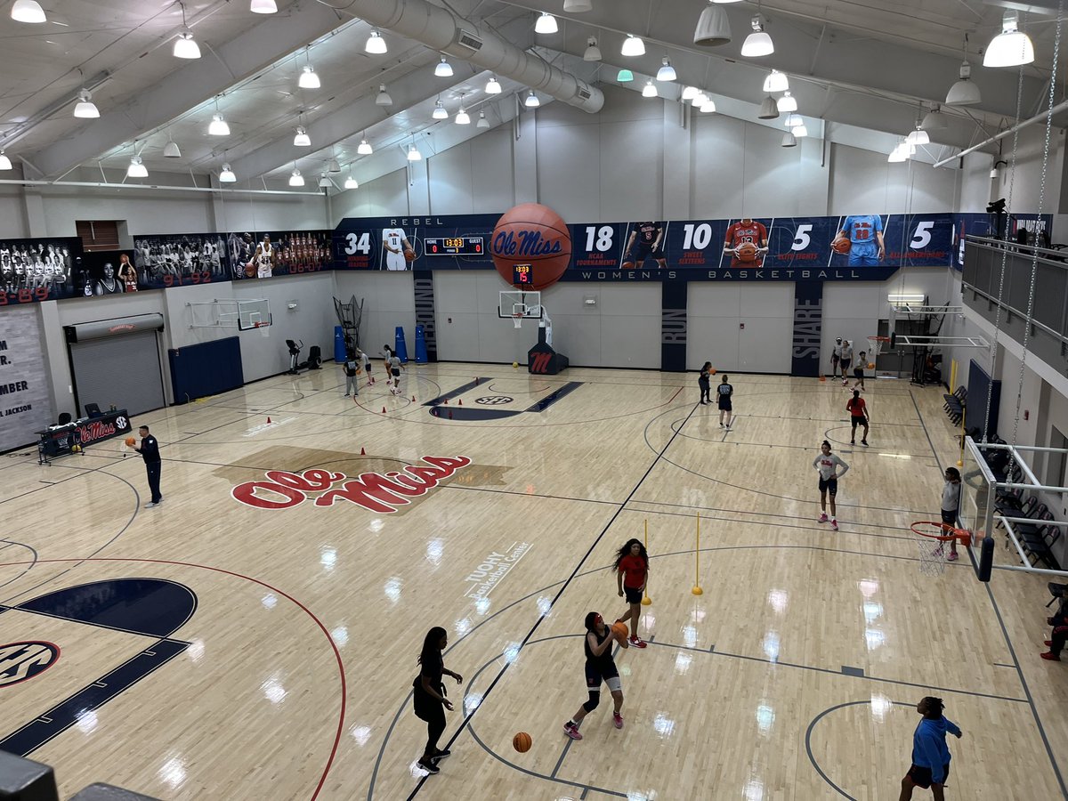 RebsWBB_rec's tweet image. Group work today #WeDevelop #ComeToTheSip