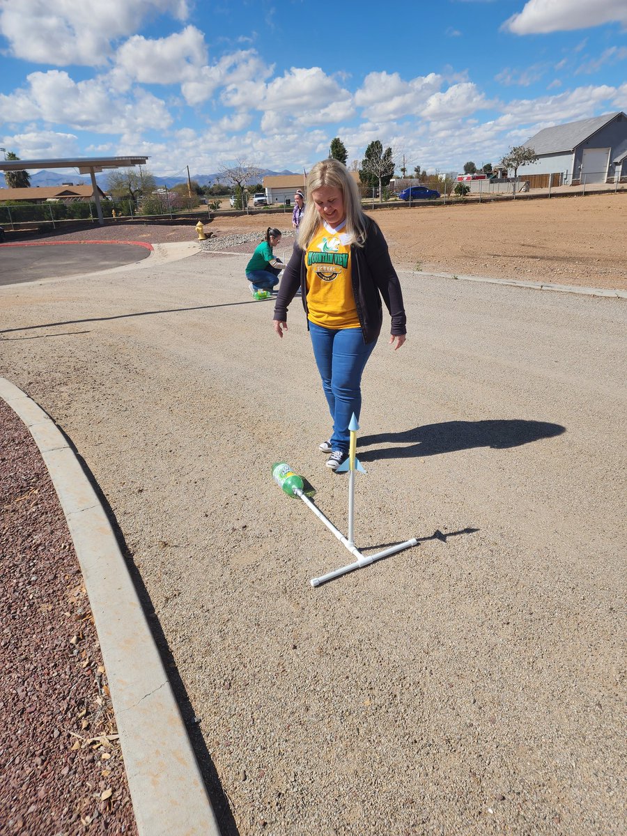 DrYemothy's tweet image. Our Arizona Dysart STEM workshop had been a blast as we did a morning of Aviation STEM activities. #EinsteinFellows22 #STEMeducation #DoDSTEM #DocYSTEM