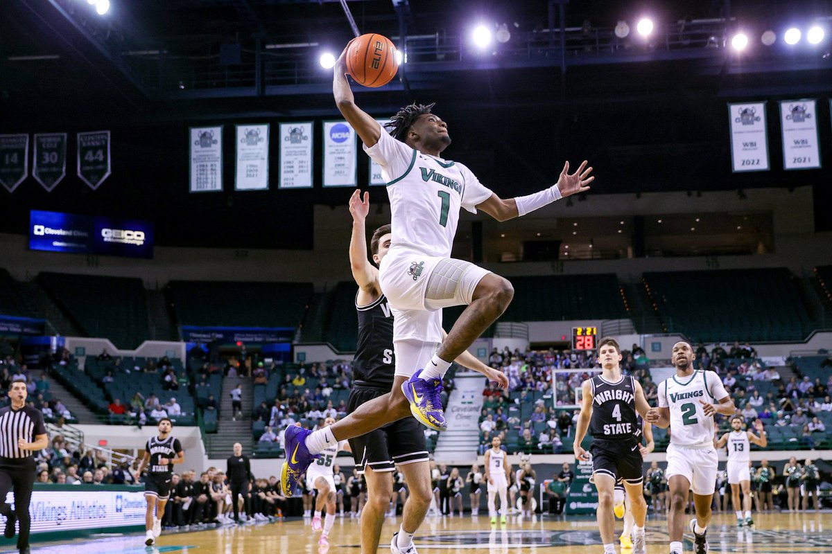 CarrieANeville's tweet photo. Think folks are excited about the future of Cleveland State basketball?

It is only February 28 and over 50% of our season ticket holders have already put down a deposit on their seats for next season. 

It’s a GREAT day to be a Vike! 💚🤍 https://t.co/3zPwjznFVG