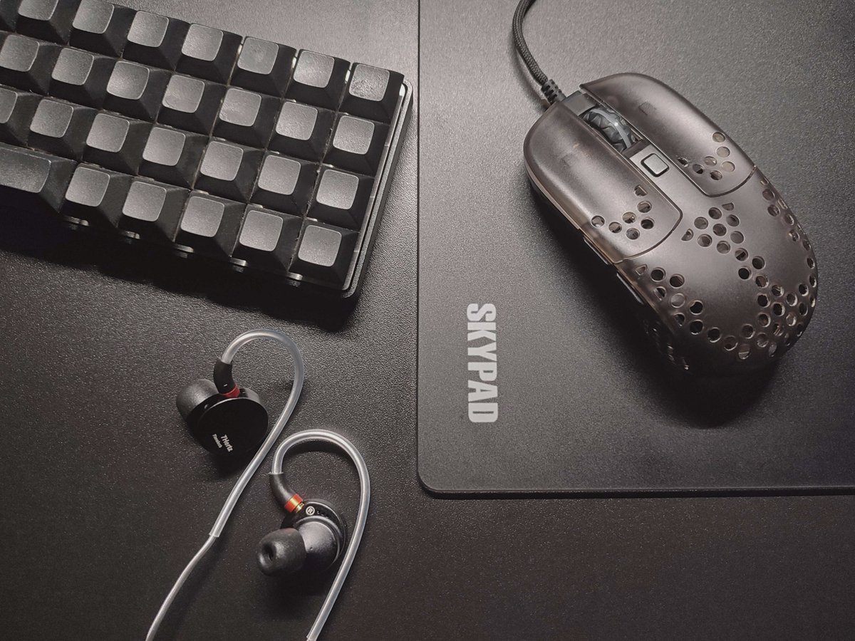 KingPhyr's tweet photo. This is my favorite gear for gaming at the moment. Been using variations of this for over two years now. 

Xtrfy MZ1, Skypad 3.0, Timeless 7Hz Dekoni, Planck V7 Silent Alpaca 205G0 https://t.co/9E2ldodygo