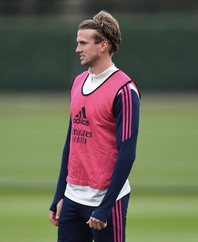 afcpadraig's tweet photo. Rob Holding hairband. He’s truly come full circle. Tears in my eyes. https://t.co/zEsW3t0I8e