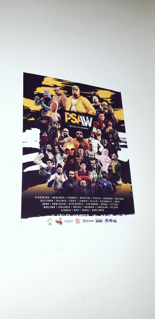 dark_muradin's tweet photo. Zawsze będę mówił, że to, co robimy z #PSAWWrestling to coś szalonego. Nawet powstał plakat. Taki prawdziwy 😲
A już jutro o 19:00 będzie grubo, bo będzie #RoyalDogs. Będą niespodzianki i to duże, nikt się ich nie spodziewa. Nawet ja i @Psaweu, jak będziemy to komentowali 😅 https://t.co/uG4ivPIegz
