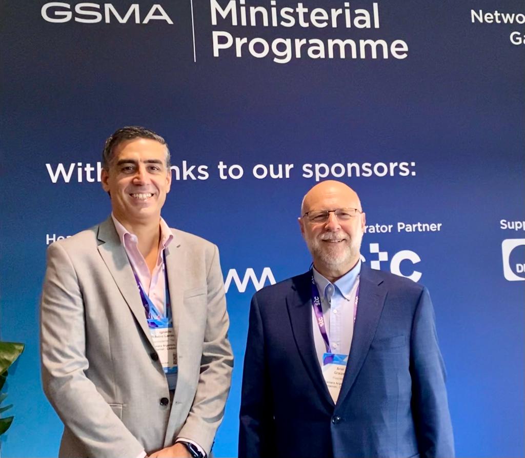 CabaseAr's tweet image. CABASE presente en MWC Barcelona #MWC23
@arielgraizer  junto con @nachoribeiro  y @luisquinelli  se encuentran presentes en uno de los eventos más importantes de la industria, intercambiando ideas y experiencias con otros actores, proveedores y especialistas del rubro.