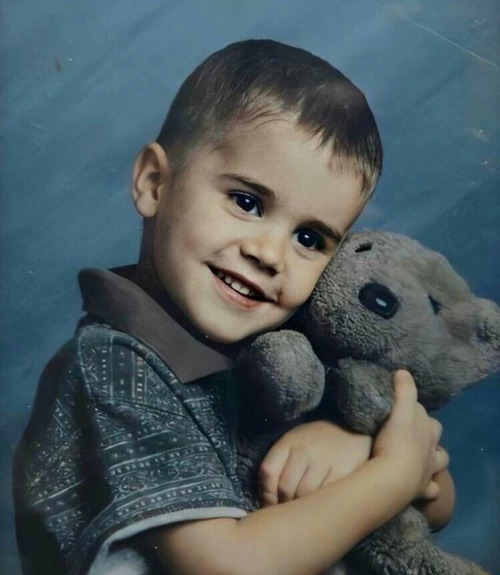ended_everyone's tweet photo. Happy birthday to my favourite  person and the one who made me fall in love with music!! The true definition of a global superstar!!💕
#HappyBirthdayJustinBieber https://t.co/mV7TNEEq00