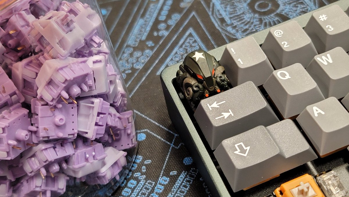 iamkylehansen's tweet image. Keyboard stream with @TimKeyLess this afternoon at 3pm PT! Finally gonna finish 2 keebs I started over a year ago lmao twitch.tv/wrkhrs3