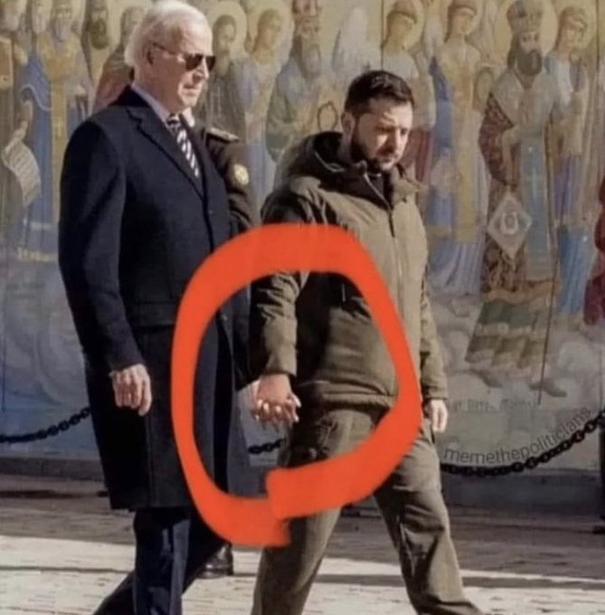 fulgur_semper's tweet photo. Su coraggio esponetevi, fate #coming_out. https://t.co/mpdlCDlShC